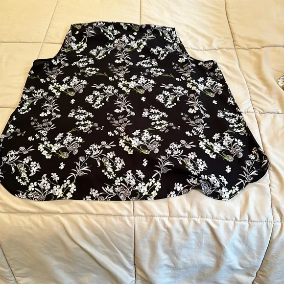 Vince Camuto Plus Size Women’s Sleeveless Tunic. Size 3x. Black with grey print. - Picture 2 of 7